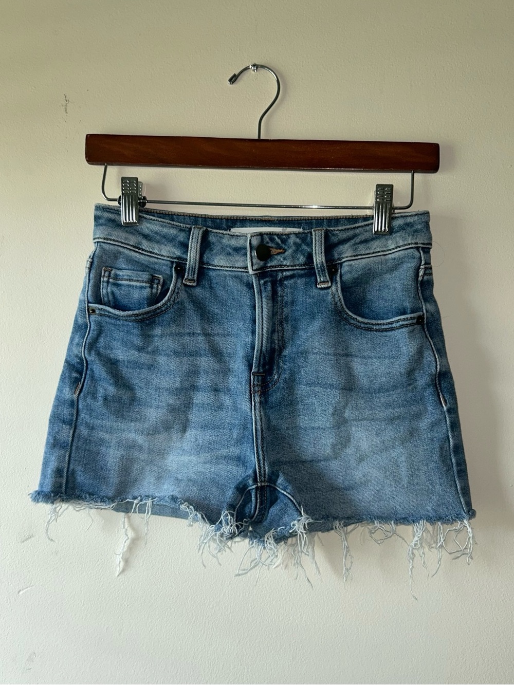 Altar'd State Women’s Light Blue Distressed Denim Shorts Size 25